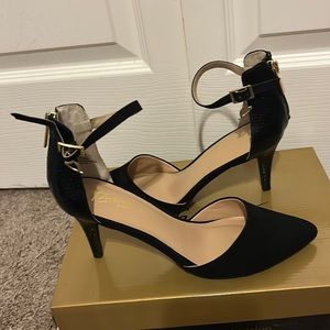 Black. Snake print on back and velvety material on front. Never worn. Size 7.5